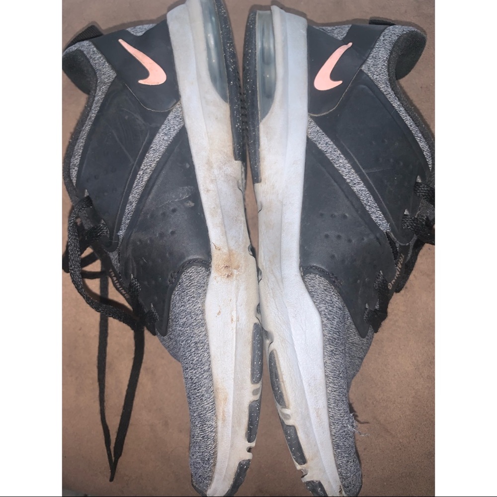 Well Used Women’s Nike’s Size 7 - Picture 9 of 11